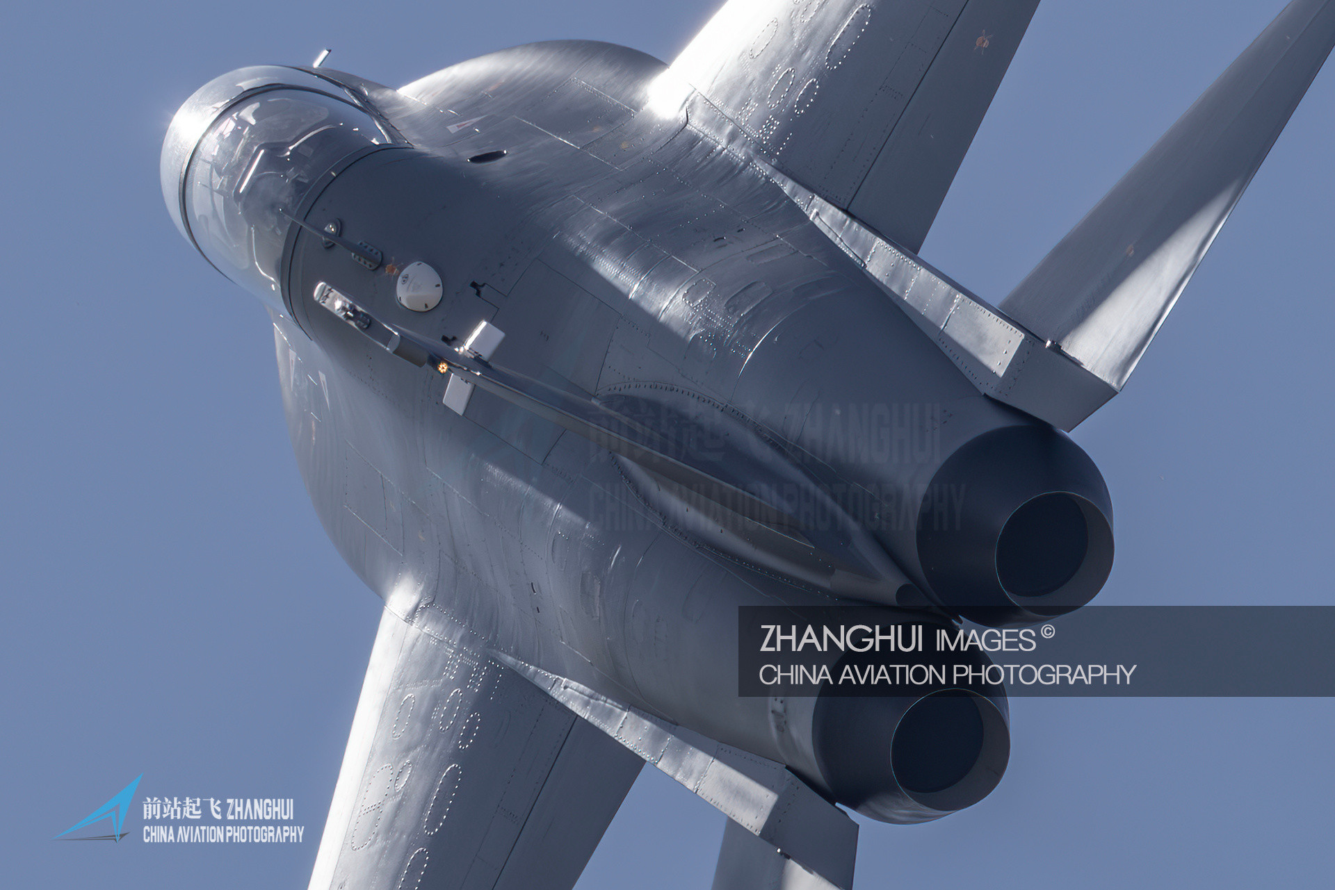 当有1200mm的焦段后，不管多小的飞机都会变得更有气势