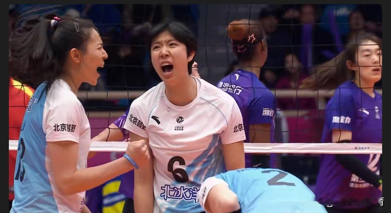 好钢用在刀刃上，北京女排主教练用人非常成功！董禹含的进攻就用在关键分上，国家队真