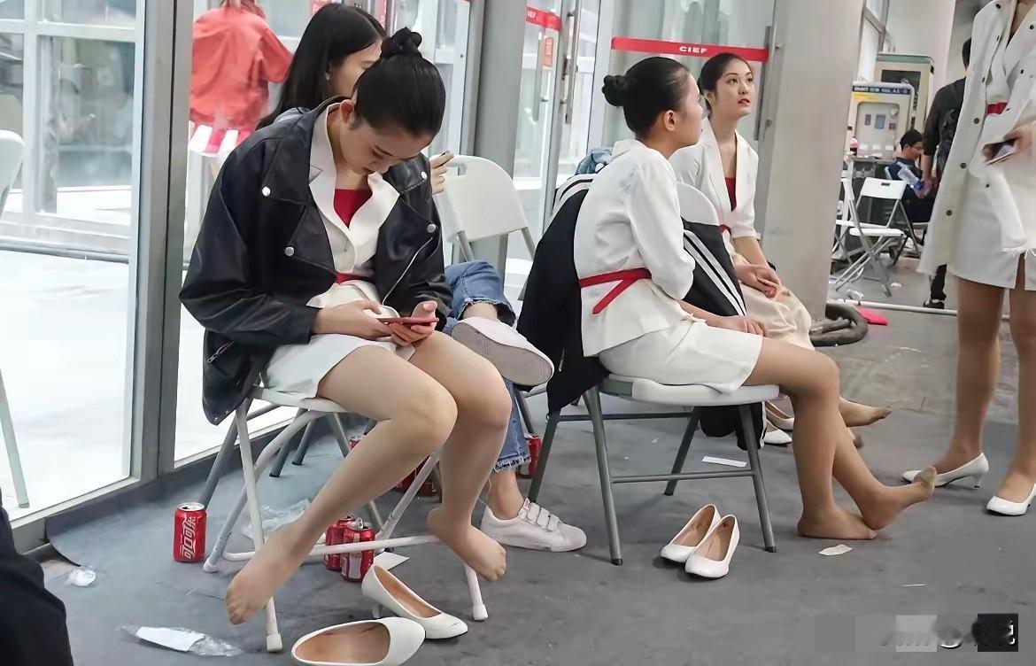 看着感觉一股脚臭味，真的有人穿丝袜不臭吗