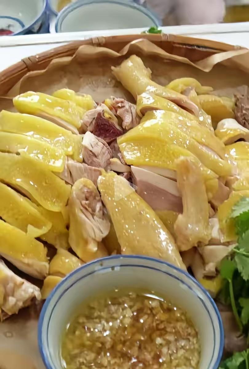 我有一个疑问，全进华被淘汰这事，到底是食材问题、还是火候的问题？白切鸡，算是很