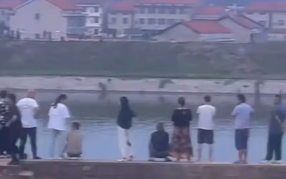 湖南常德母子落水身亡事件发生后，我注意到该事件的起因是，学校以学生在课堂上玩手机