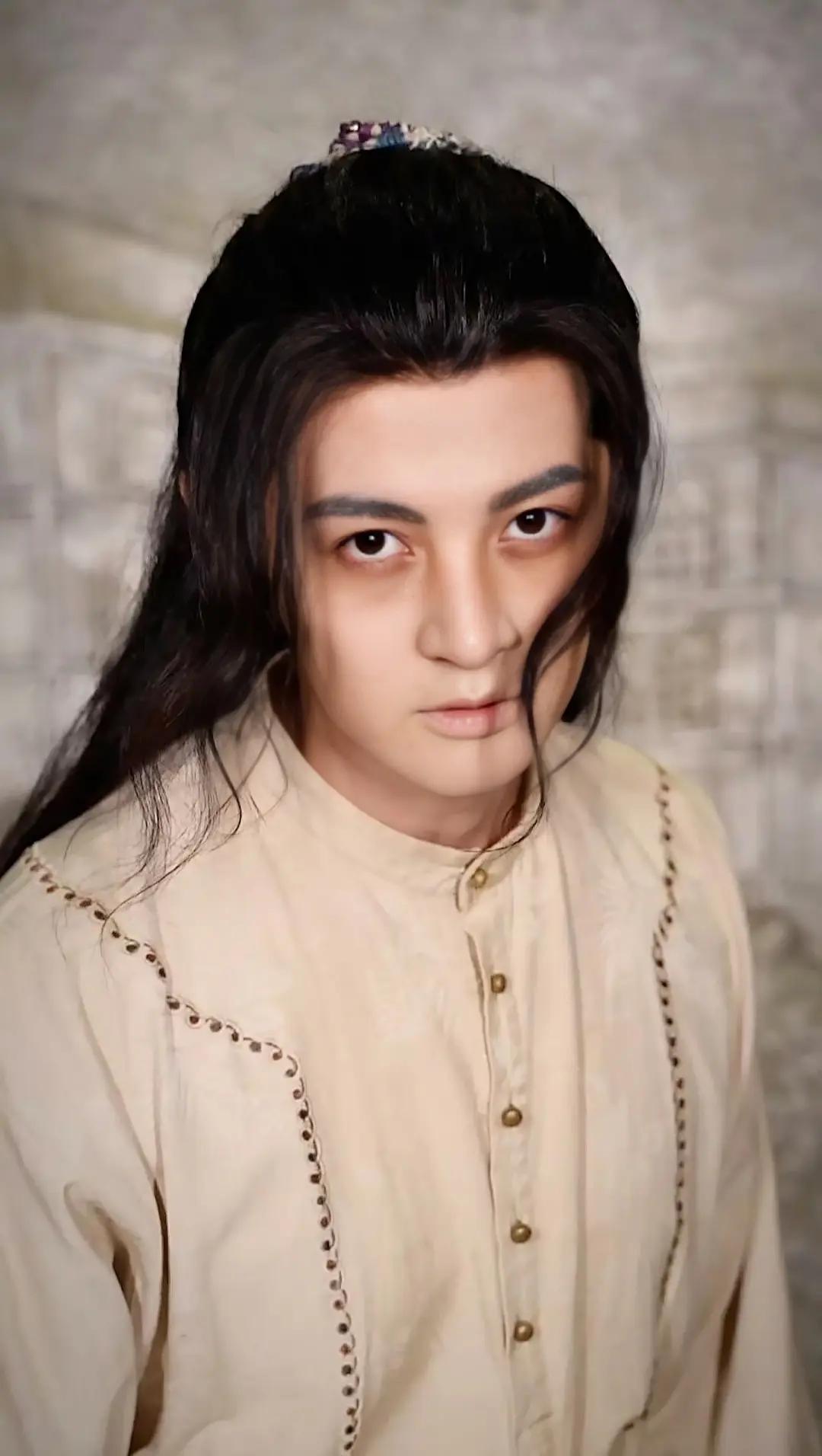 谁能不爱刘17这张脸？邪魅，苍白，病娇柔美却不娘，在11月8日上线的《唐诡3》里