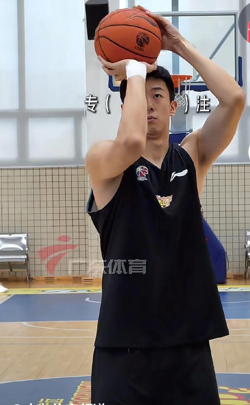 广东队投篮训练问题比较直白：就是强度跟不上，慢悠悠疲疲沓沓像老头CBA的投