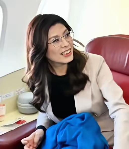 郑丽文终于见到了此行最重要的人物4月10号当天上午，郑丽文如愿见到了此行最重要