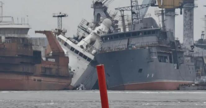 俄罗斯这下损失大了，25日一艘停泊在列宁格勒维堡造船厂的23550型武装破冰船遭