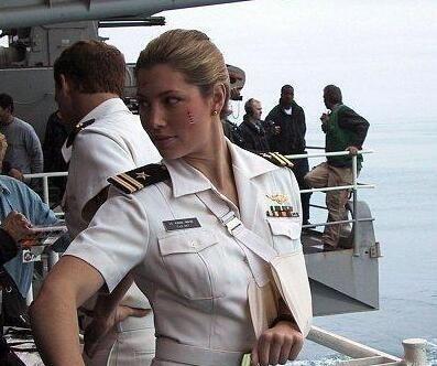 美国航母上有这么多女兵，到底是因为“女兵效应”还是纯粹的“政治正确”？实际上，这