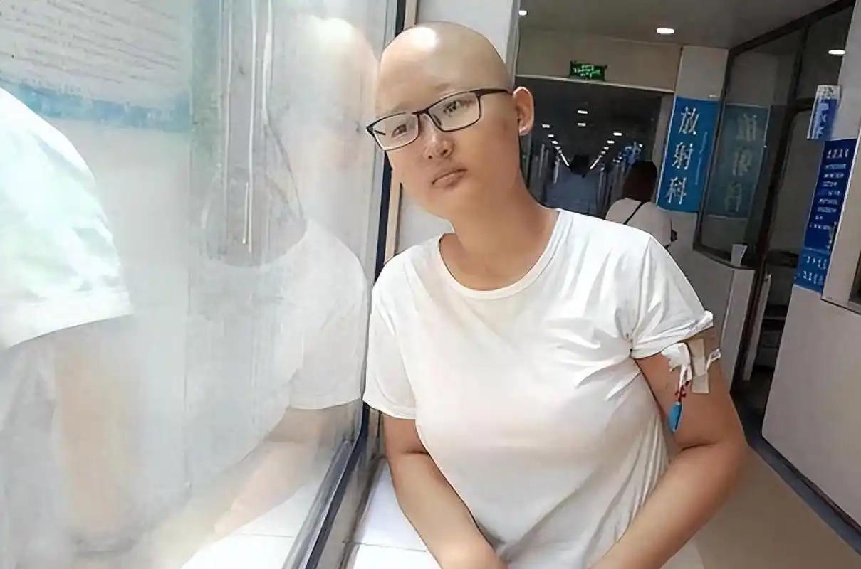 19岁，花一样的年纪，河北廊坊女孩李明馨却在病房里对着一屋子亲戚吼出了一句让全