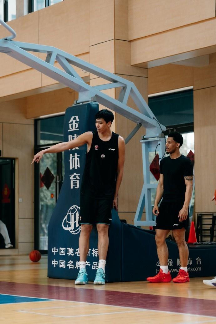 徐昕成为广州龙狮老大，CBA周最佳和全明星资格，什么时候回归宏远被猜测徐昕现