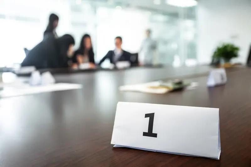 作为一名教研员，我最反对的就是小组讨论。像理科的数学、物理，教师把知识点嚼烂了