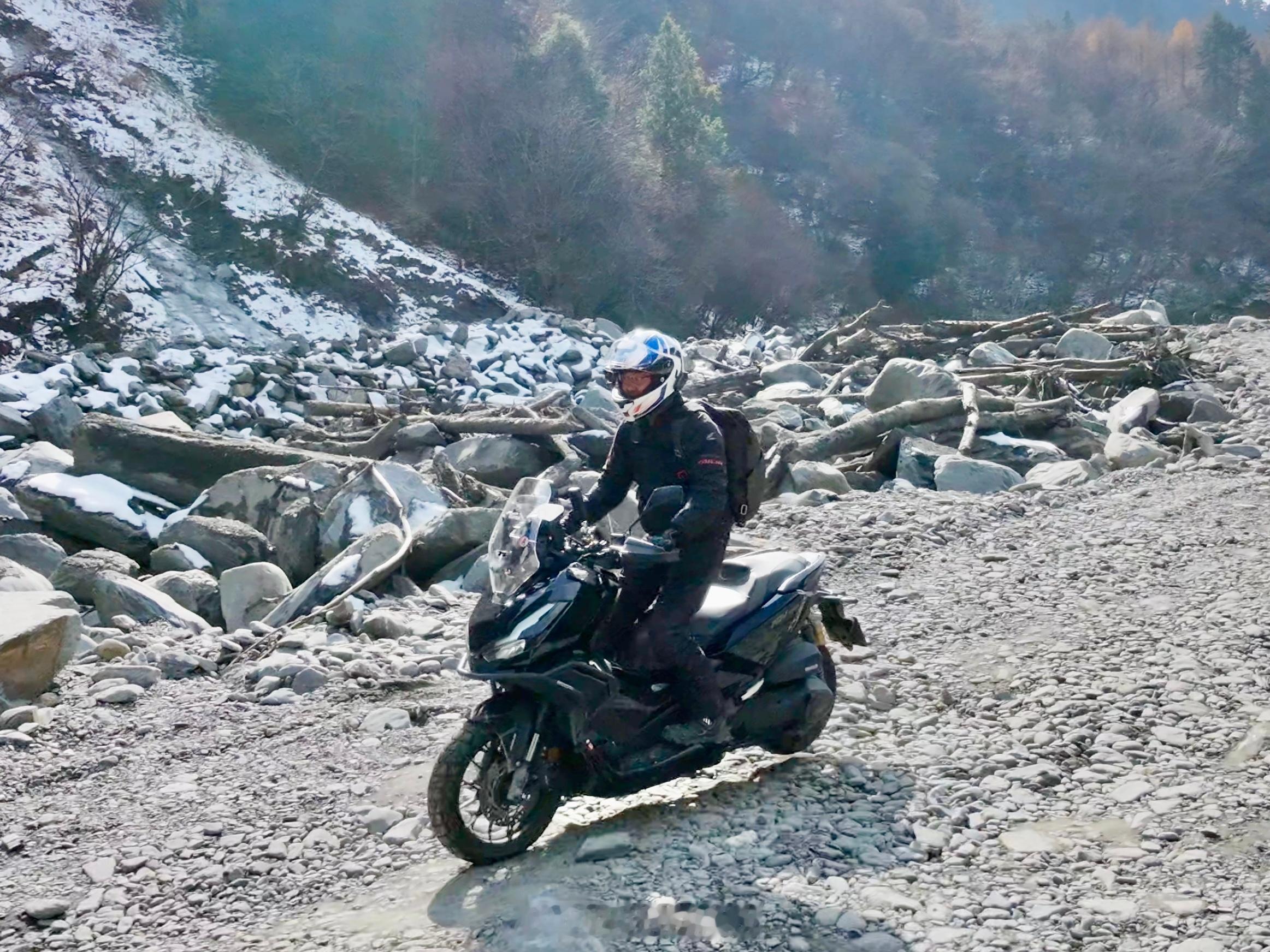 和摸摸去摩旅现在自驾去霸王山可以在小程序上预约，费用是20元，然后在霸王山的入