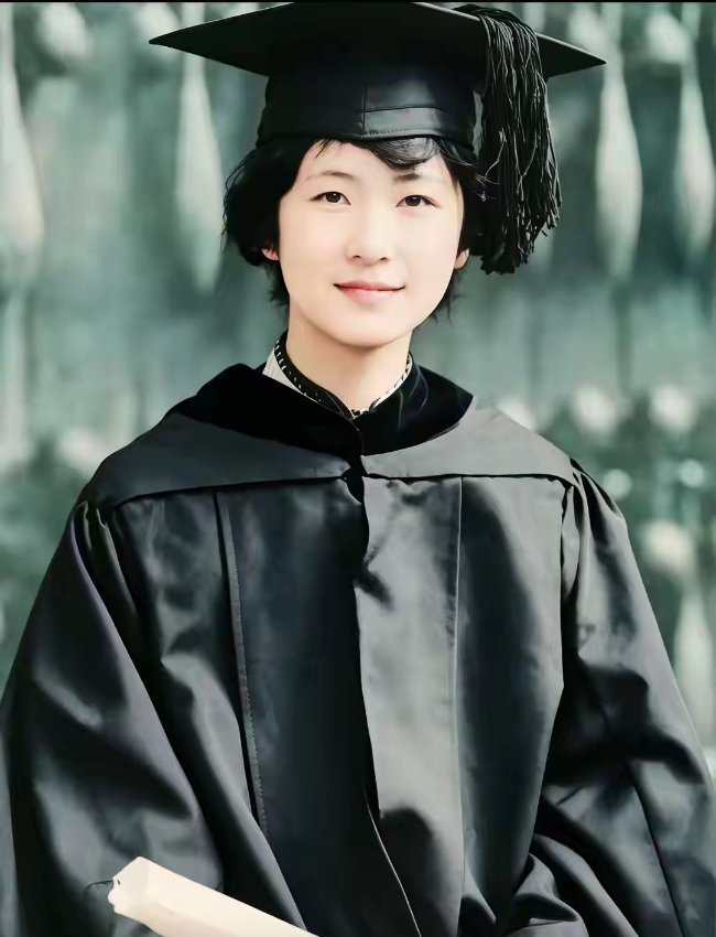1927年，23岁的林徽因在美国宾夕法尼亚大学的毕业留影。​​​