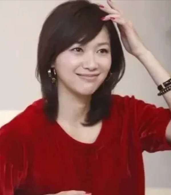 1994年，20岁的徐静蕾爱上了大她16岁的有妇之夫王朔，她对王朔老婆放狠话:“