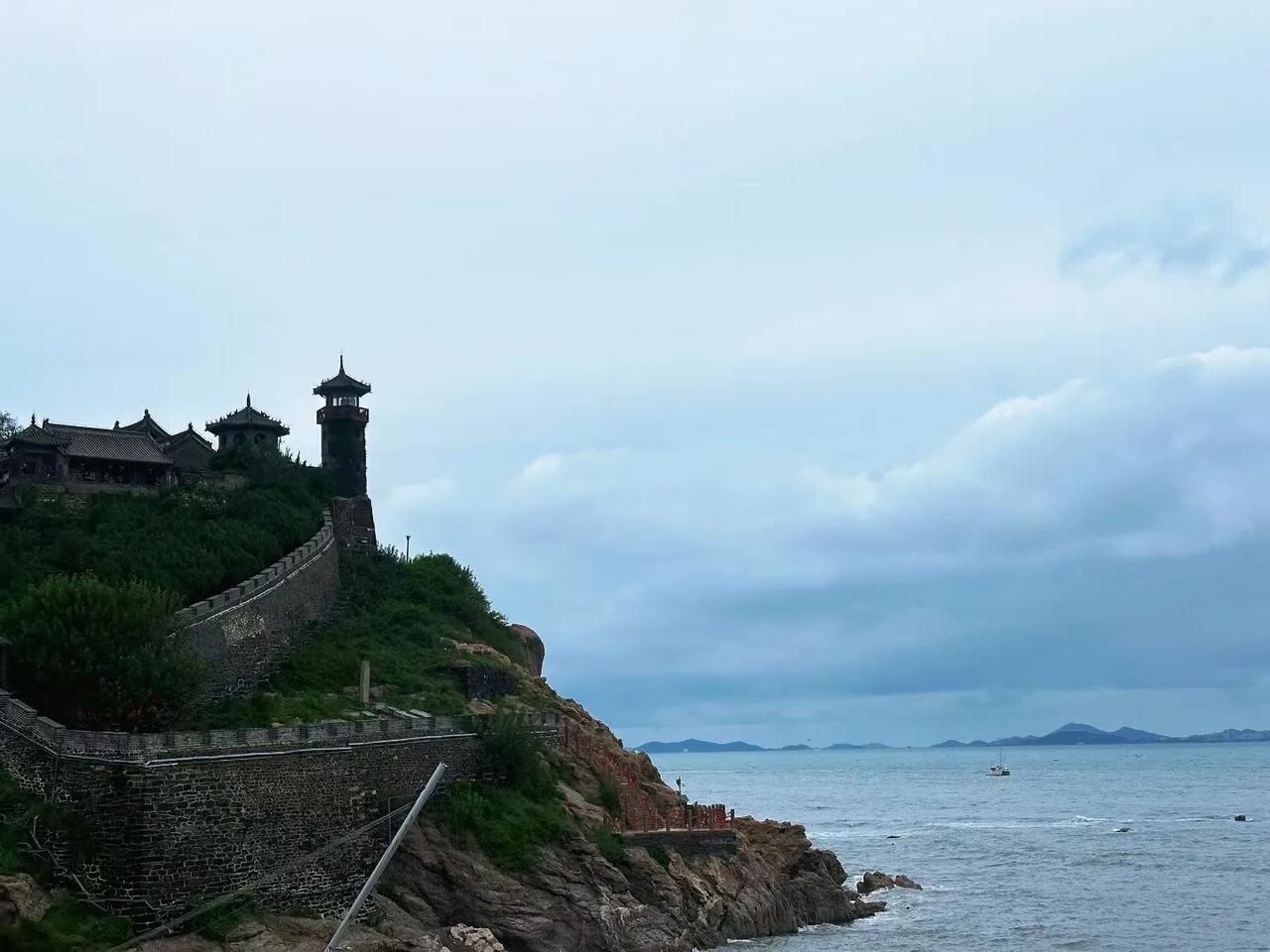大家发现没有，女人过了50岁，总觉得自己比同龄人显年轻，各种的拍照片，晒照片，P
