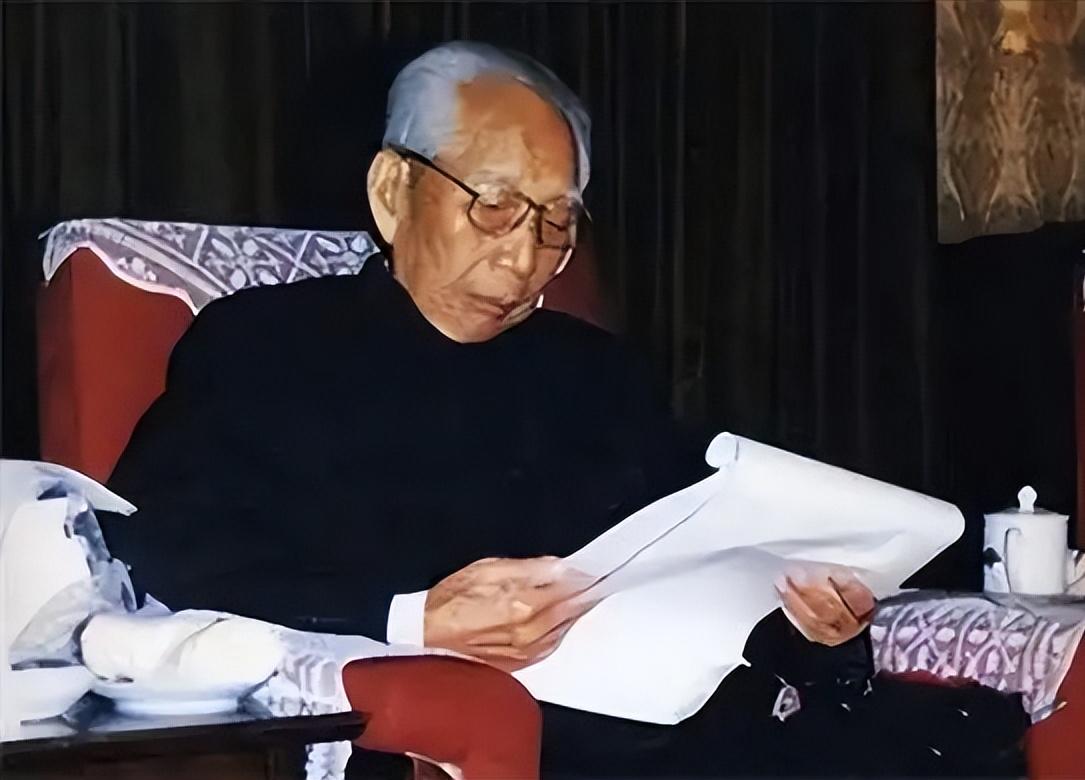 王震将军在他逝世前也感觉到世道不对了，向后人留下三句话：第一句是：“谁反