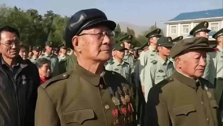 四野icon的后辈每年都大张旗鼓地搞聚会，名曰为了纪念革命先辈、传承革命精神。那