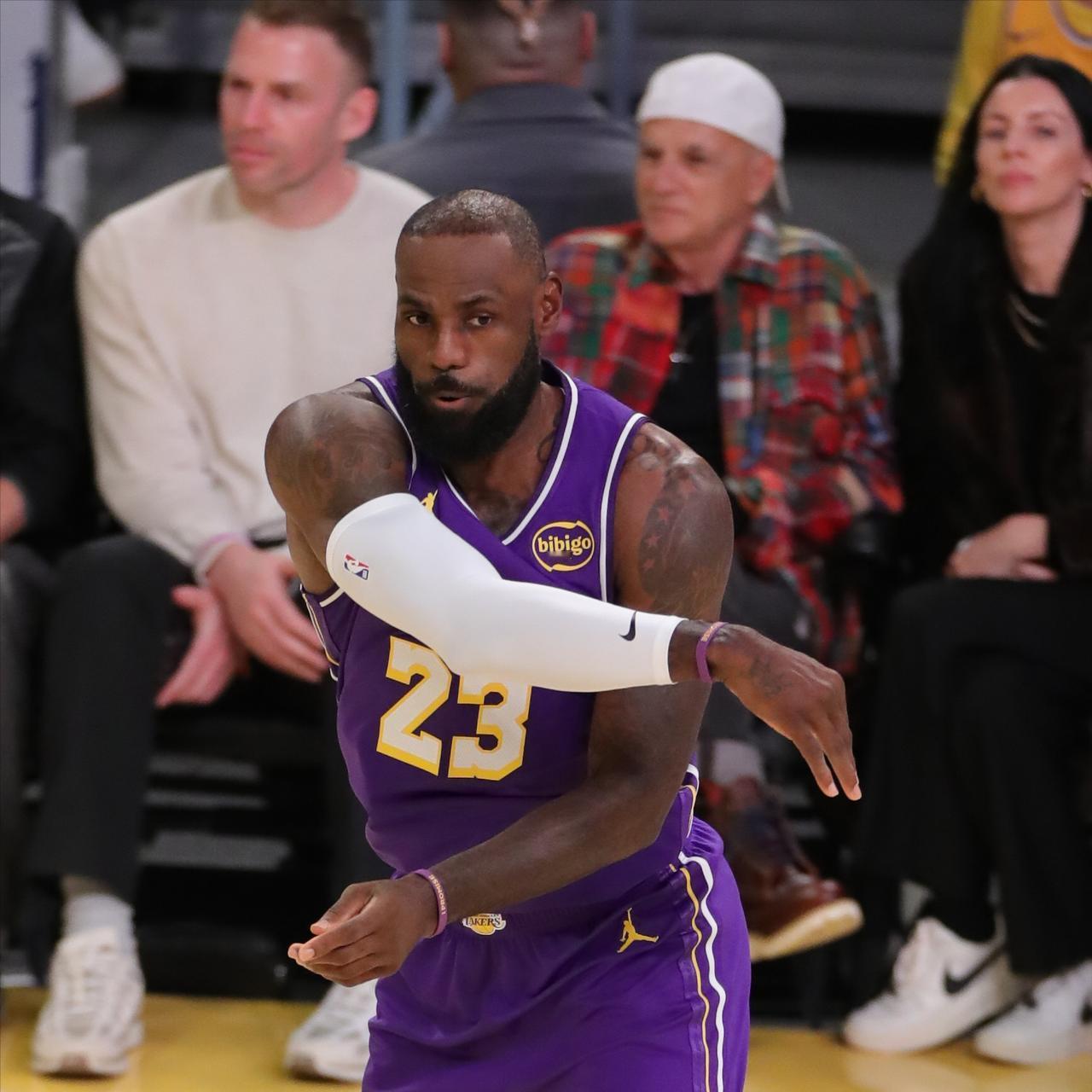 詹姆斯险得10分！美记BrettSiegel嘲讽湖人：“在落后25分的情况