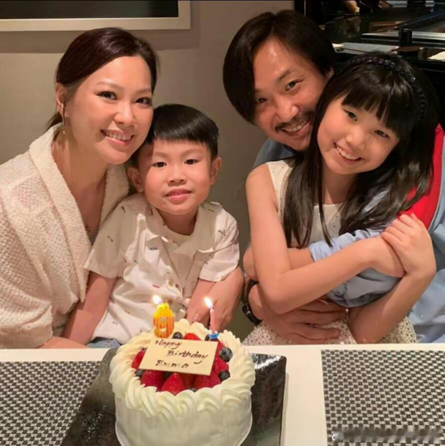 郑中基和老婆互相取关余思敏45岁生日，生日现场她在两个孩子和亲友的陪伴下度过，可