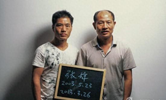 他坐了十年牢，拒绝唱《感恩的心》，拒绝背38条监规，拒绝减刑。他说，要么无罪出去