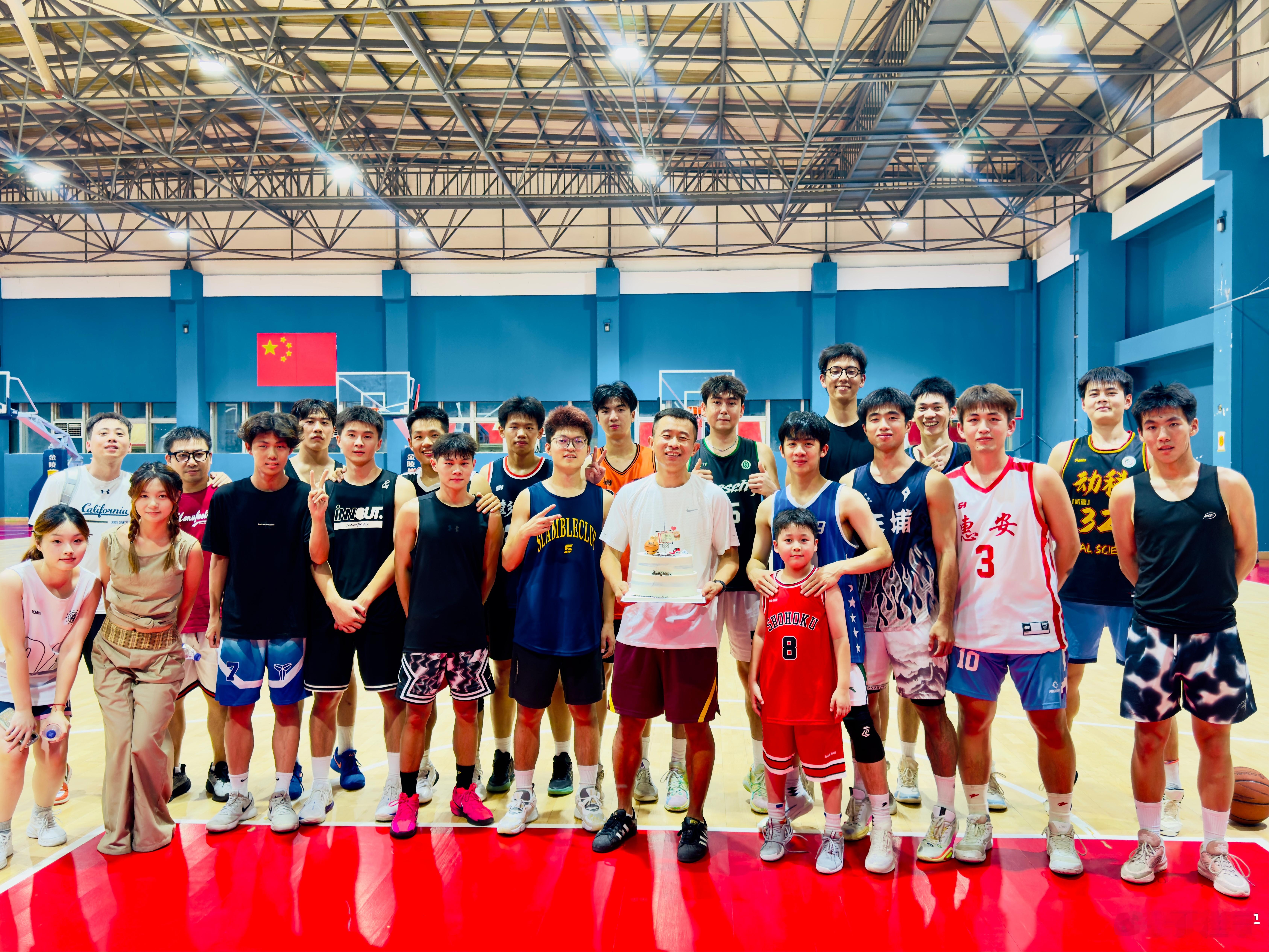 又老一岁…又有新的队员…谢谢大家继续努力[加油][加油]为农大赢得更多荣誉​