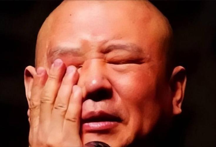 《郭德纲内忧外患》德云社这阵子确实风浪不小，但把锅全扣在"窝里反"上并不准确—