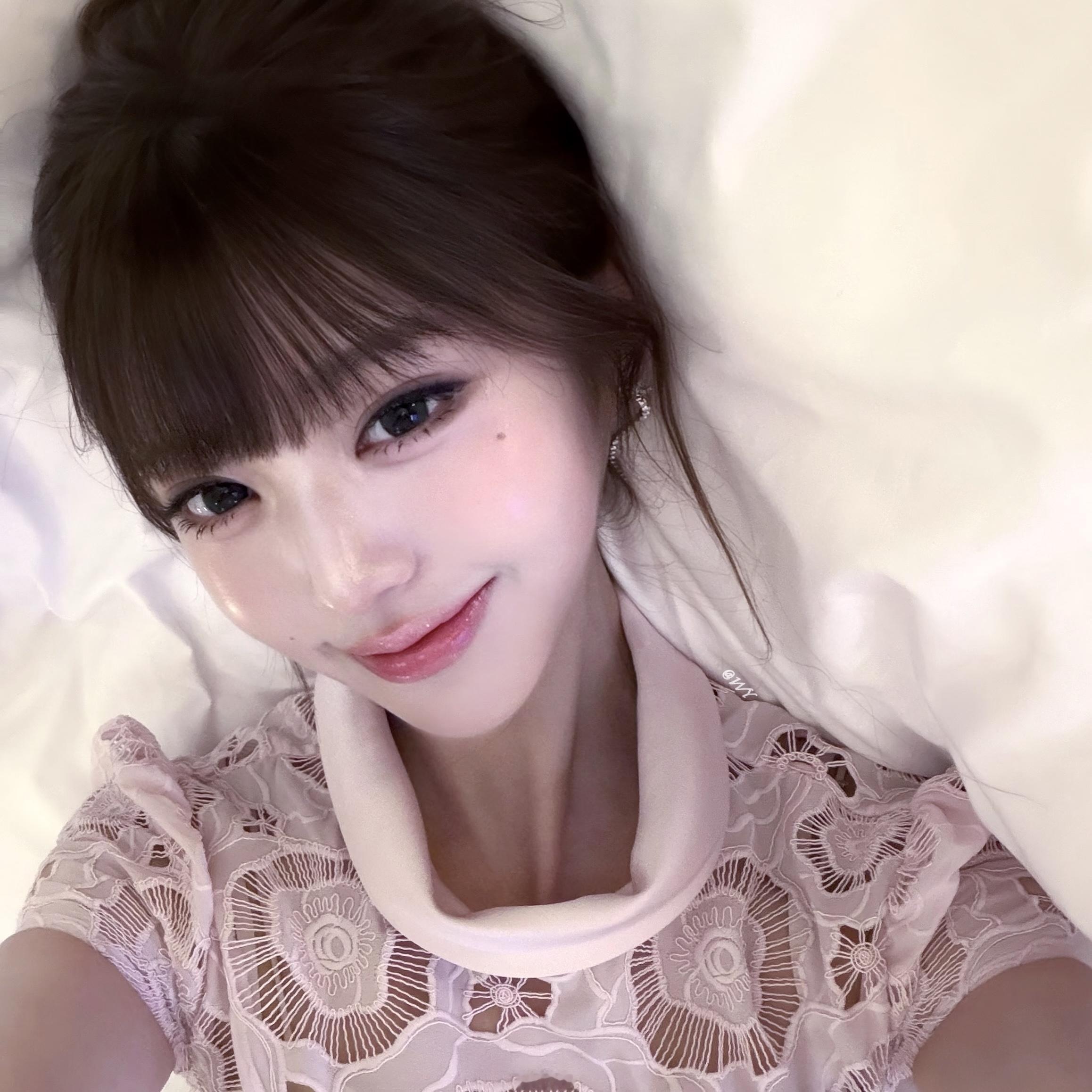 -𝐒𝐇𝐀𝐑𝐄｜张元英头像背景图搭配⸝⸝🪞꙳🩰◟🎀。