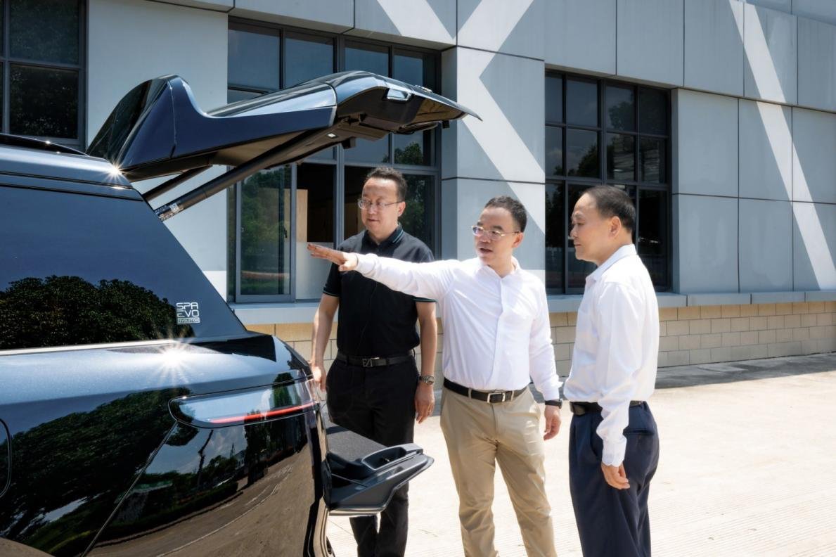 刷到新闻说吉利董事长李书福近日试驾了领克900并且表示“空间越大，责任越大”该说