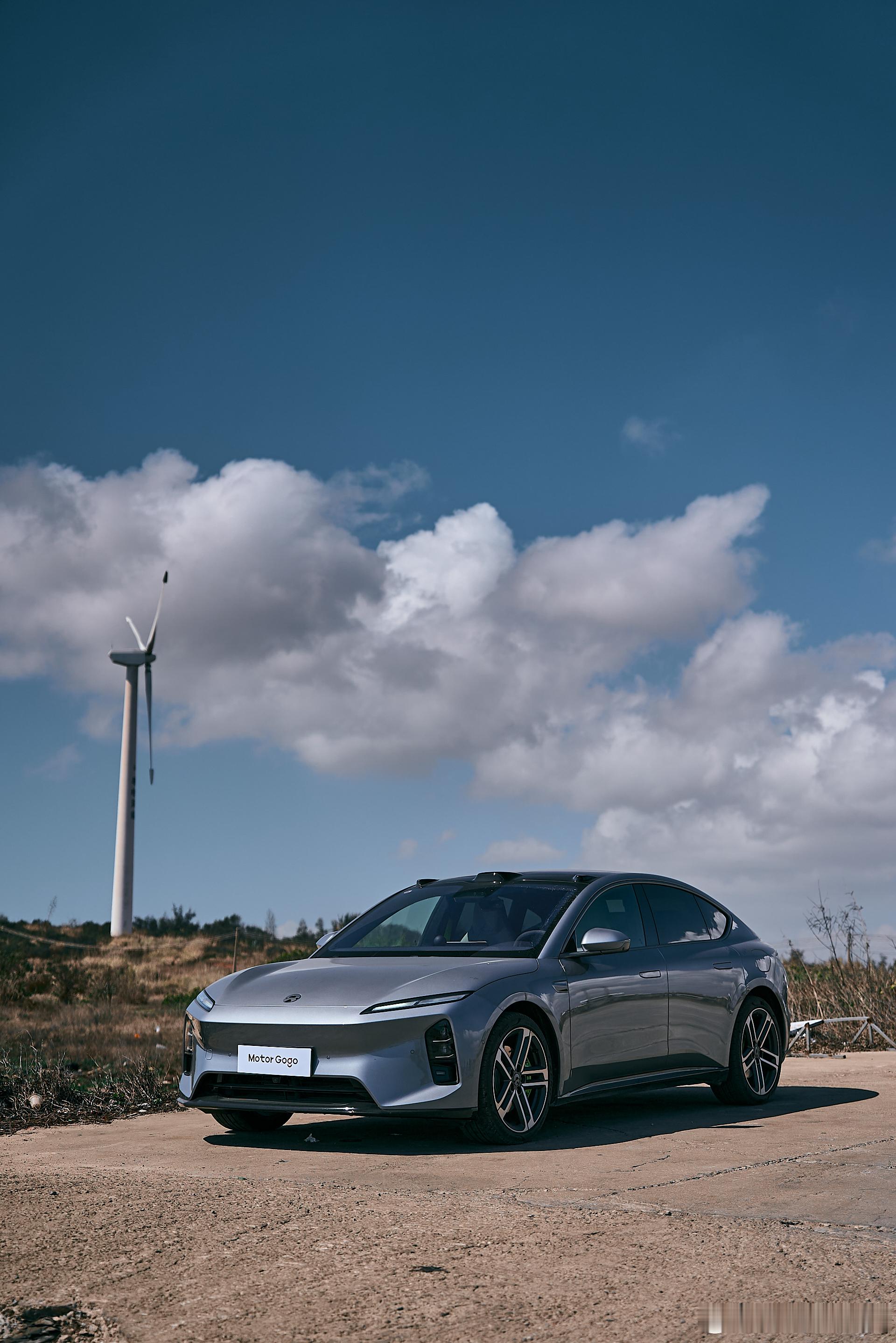 过年开蔚来ET5冠军版，聊聊感想。1、因为职务之便，每次类似过年的大长假，不