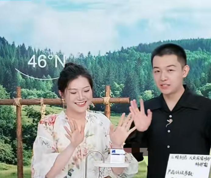虽然嘴上在吐槽，可心里永远支持对方！这就是盼盼和宇辉的友谊！宇辉直播时不止一