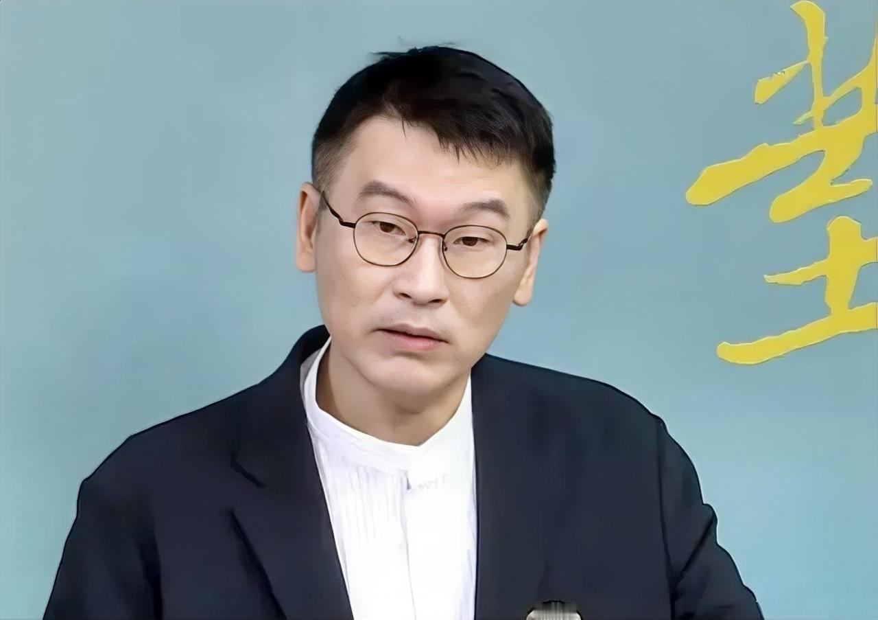 梁文杰7月15日遭黄国昌单方面爆料，称时任台北市议员的梁在参加“双城论坛”时跑出