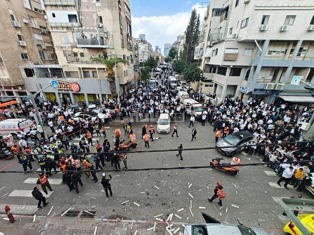 据报道，特拉维夫一片混乱，民众要求政府辞职。随着物资短缺和局势动荡加剧，抗议活动