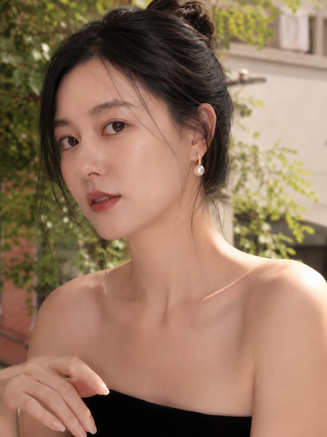 短发气质美