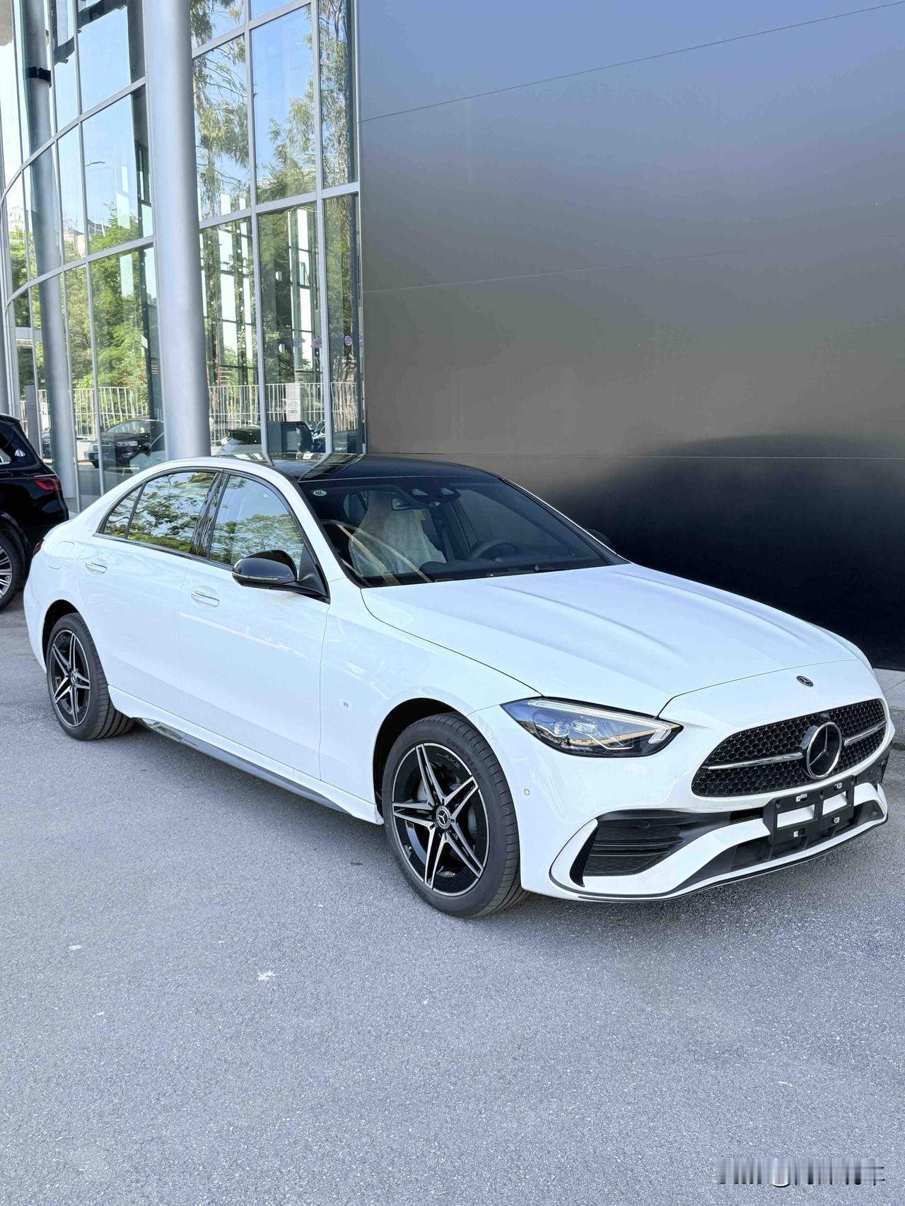 新款奔驰C配2.0T来了！宝马3系的对手这次认真了！豪华B级车市场要变天了！