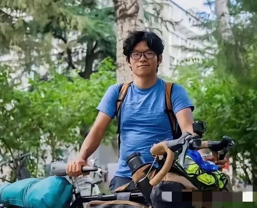 “真虎啊！”19岁昆明小伙考上了北京的大学，但他没有坐飞机，也没有乘高铁，更没有