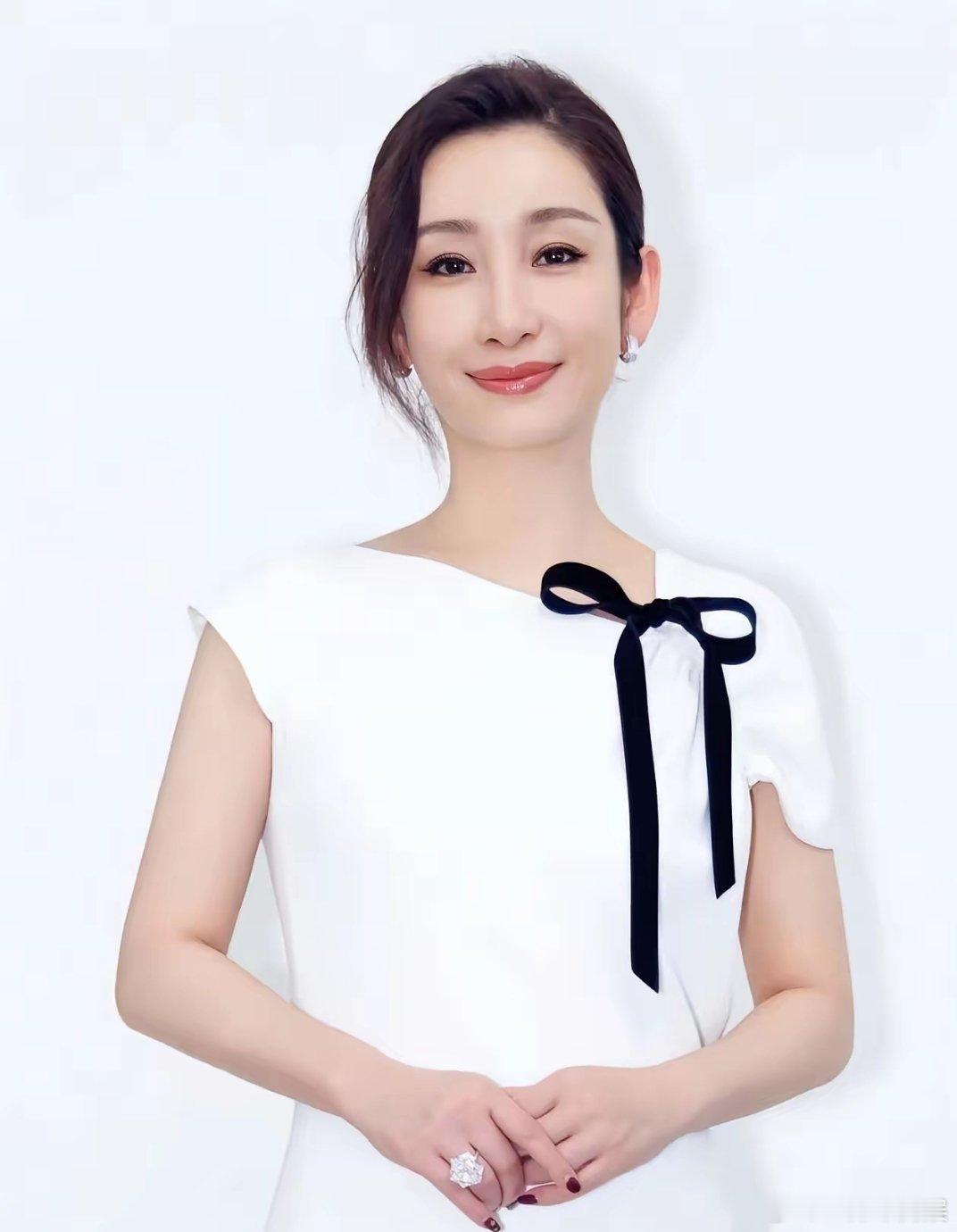 💕秦海璐说：跟黄晓明一起拍戏我实在扛不住！他吃的餐食我光是看着就提不起胃口。清