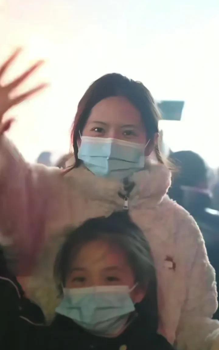 阿坝县最年轻的一位妈妈找到了，在距离事发地下游20公里的地方找到的，她只有31岁