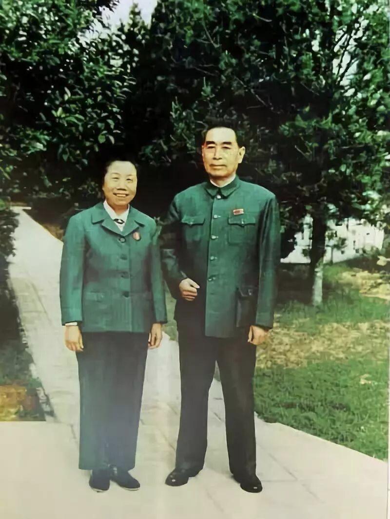 最美的情书————周恩来："你的信，太过官方，都不说想我。"邓颖超："总理是
