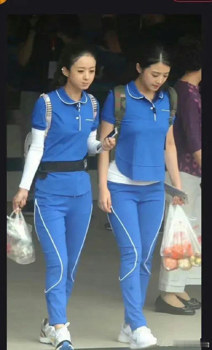 《偶像来了》第一季，那会看着真青涩啊，这衣服把身材展示得淋漓尽致​​​​