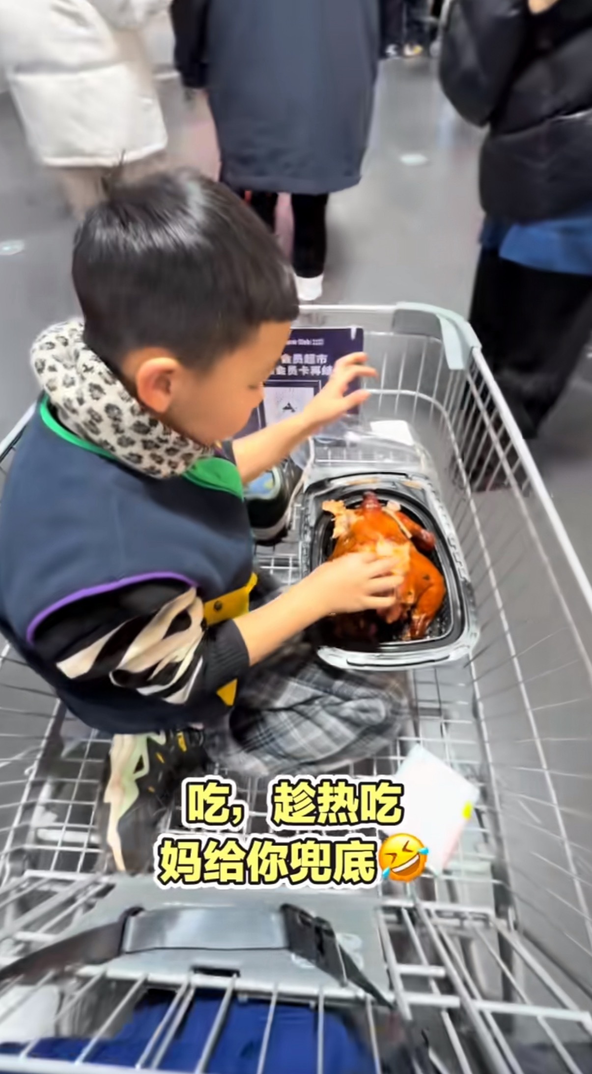 终于理解孩子是病的最轻的那个这句话了，孩子生下来就是一张白纸，看带他的家长怎么画