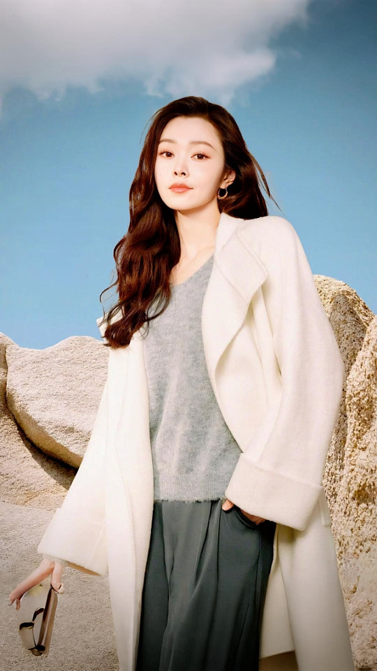 宋轶红毯造型好像一尾斗鱼宋轶的红毯造型向来惊艳，将其比作一尾斗鱼实在精妙贴切——