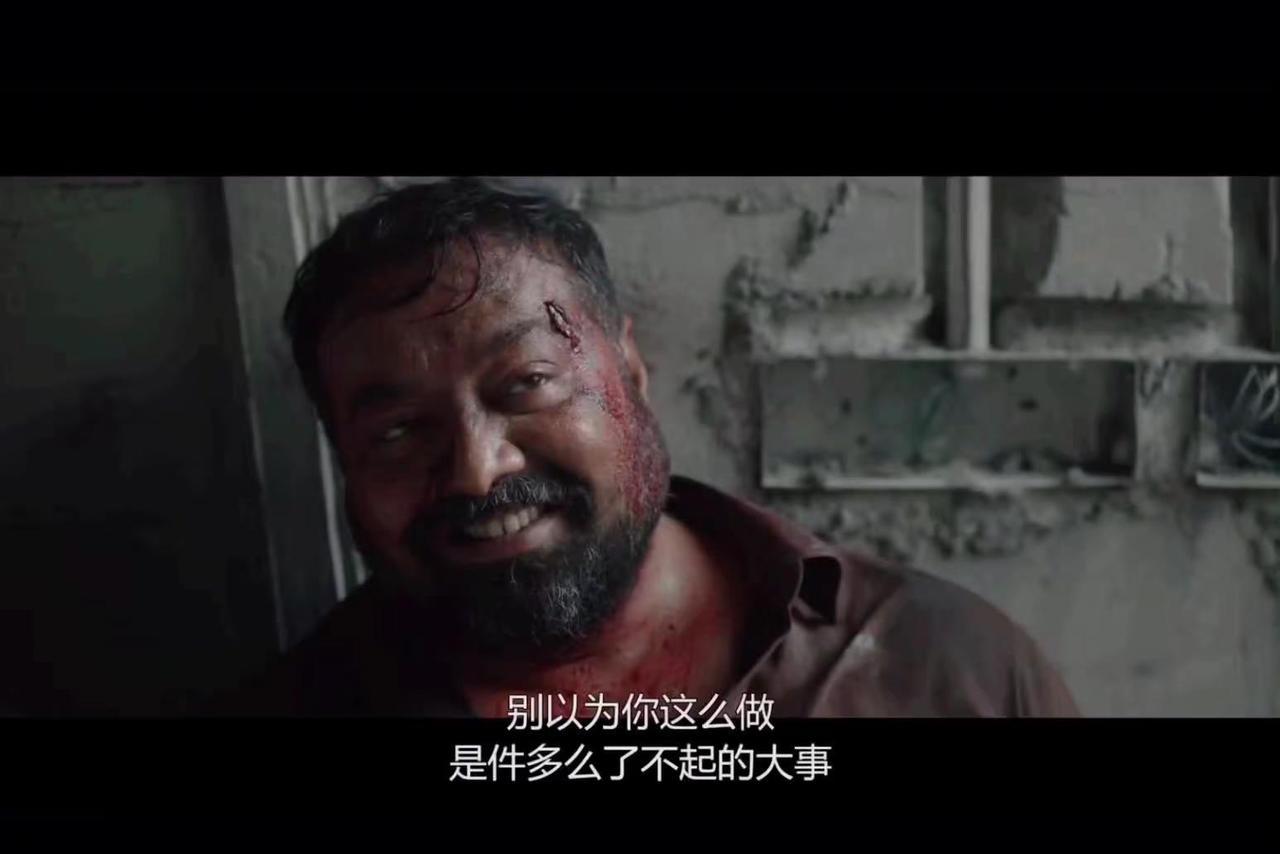 凌晨2点，他埋完尸体，手机突然震动——女儿发来“晚安爸爸”。这条信息，他删了7