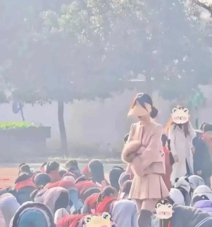 这哪是老师啊明明是仙女