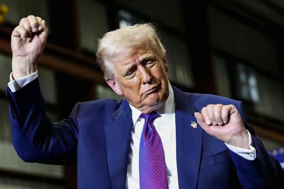 特朗普前脚刚在媒体上大肆索要高规格仪仗队，后脚就撞上了北京的闭门羹。特朗普的