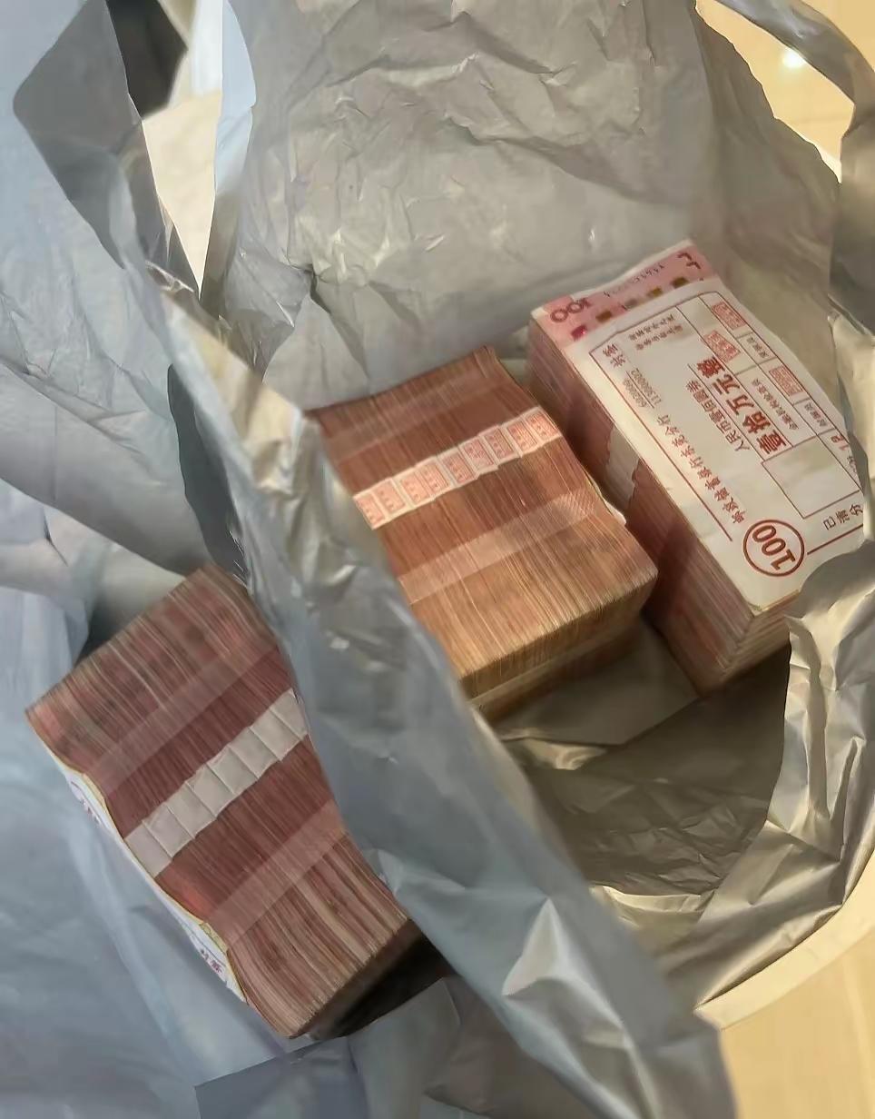 6大银行的消息一出来，我就赶紧把存银行的30万取出来，不是因为急用钱，而是因