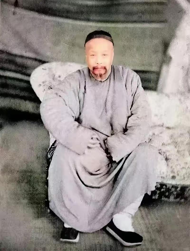 1858年，被英国人俘虏的两广总督叶名琛，前往印度时，在英国人的军舰上留下的照片