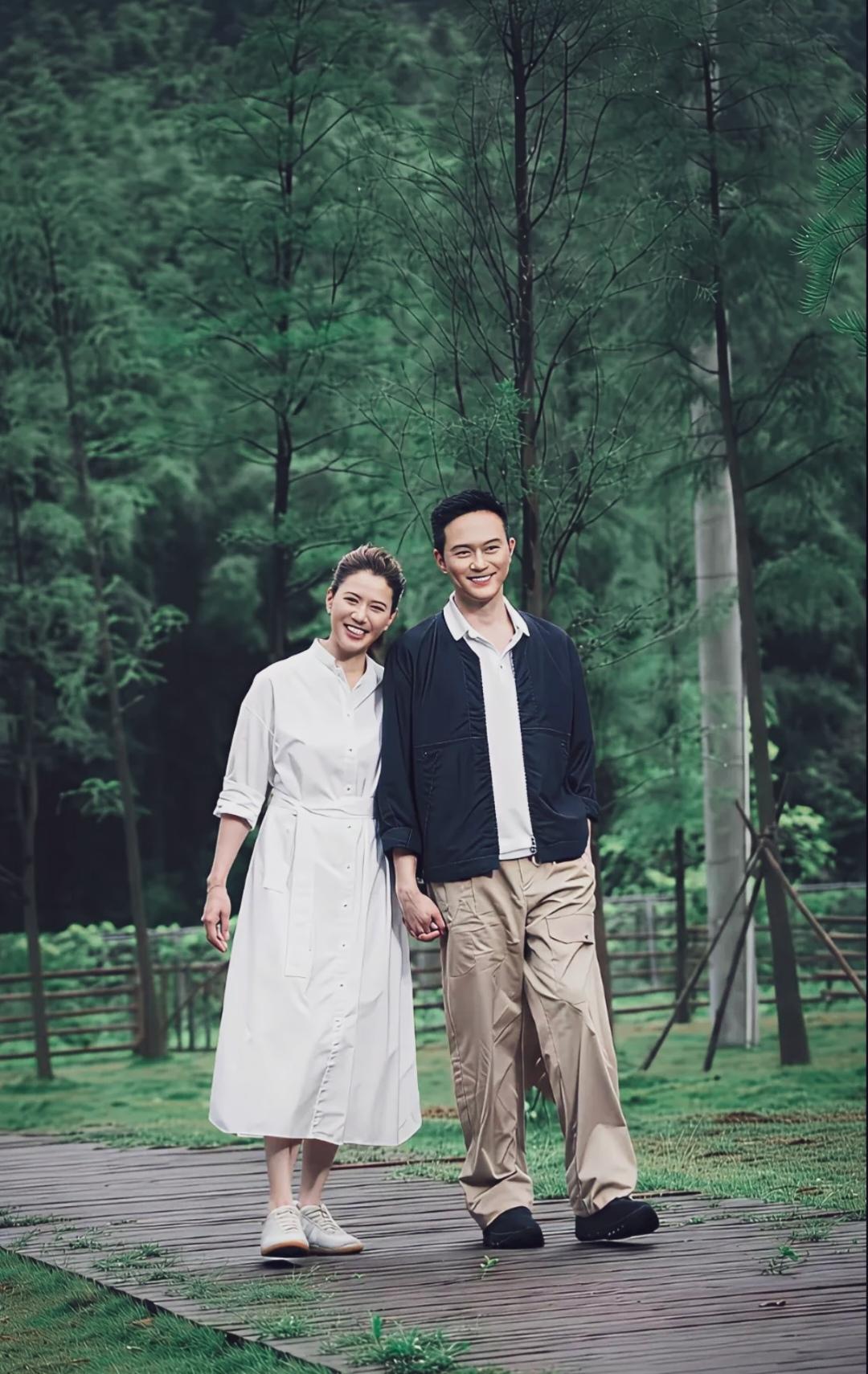 这对夫妻太养眼了！看着让人喜欢！