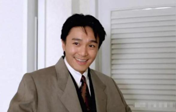 1957年，广东姑娘凌宝儿的父亲被关进监狱，她去香港讨生活。在香港举目无亲，她嫁