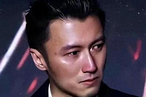 一边母亲用心陪娃庆生，生父全程隐身转头宣传演唱会，王菲饭局亲密合照流出，张柏芝当