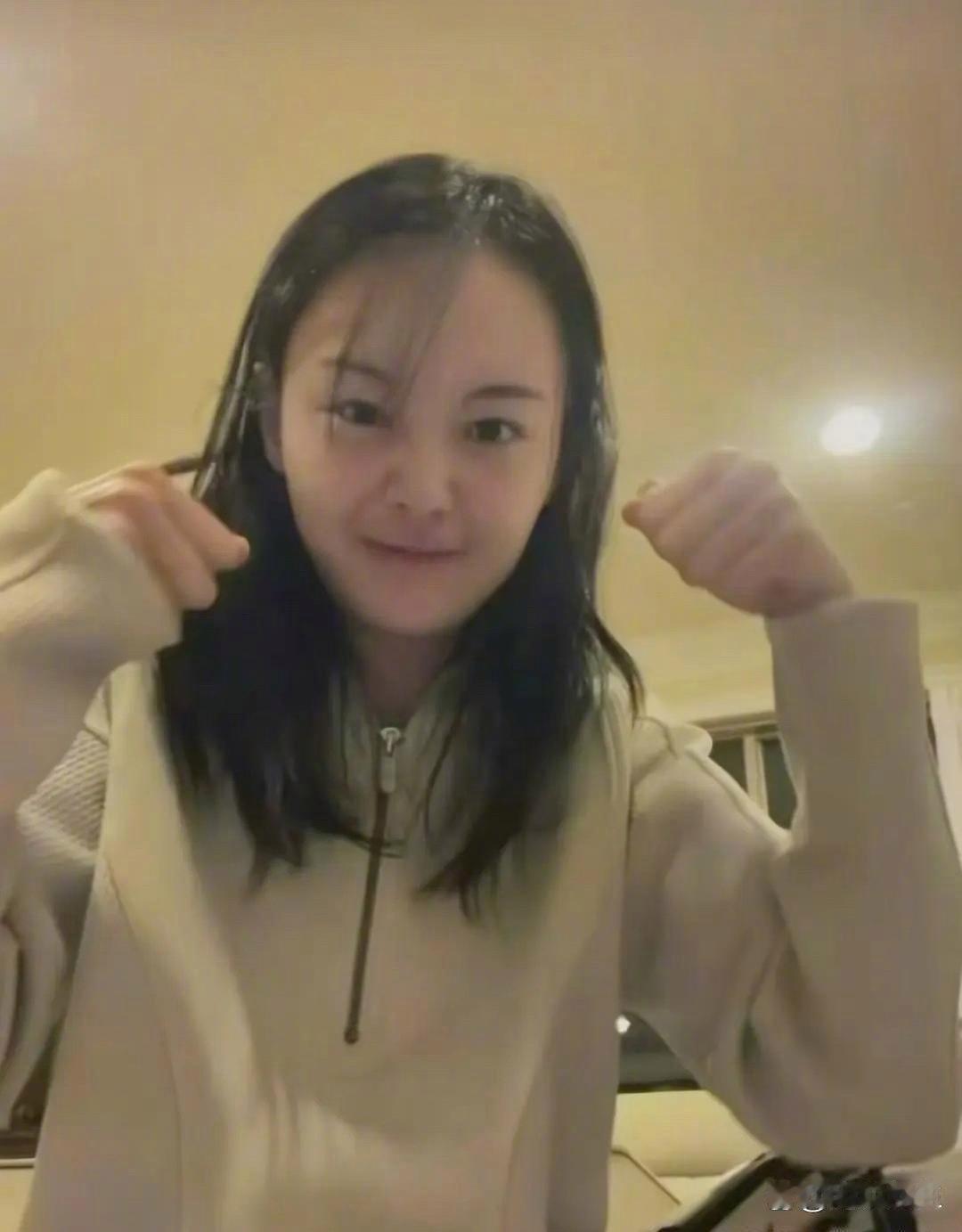 郑爽咋变这样了？我记着才30多岁吧​​​