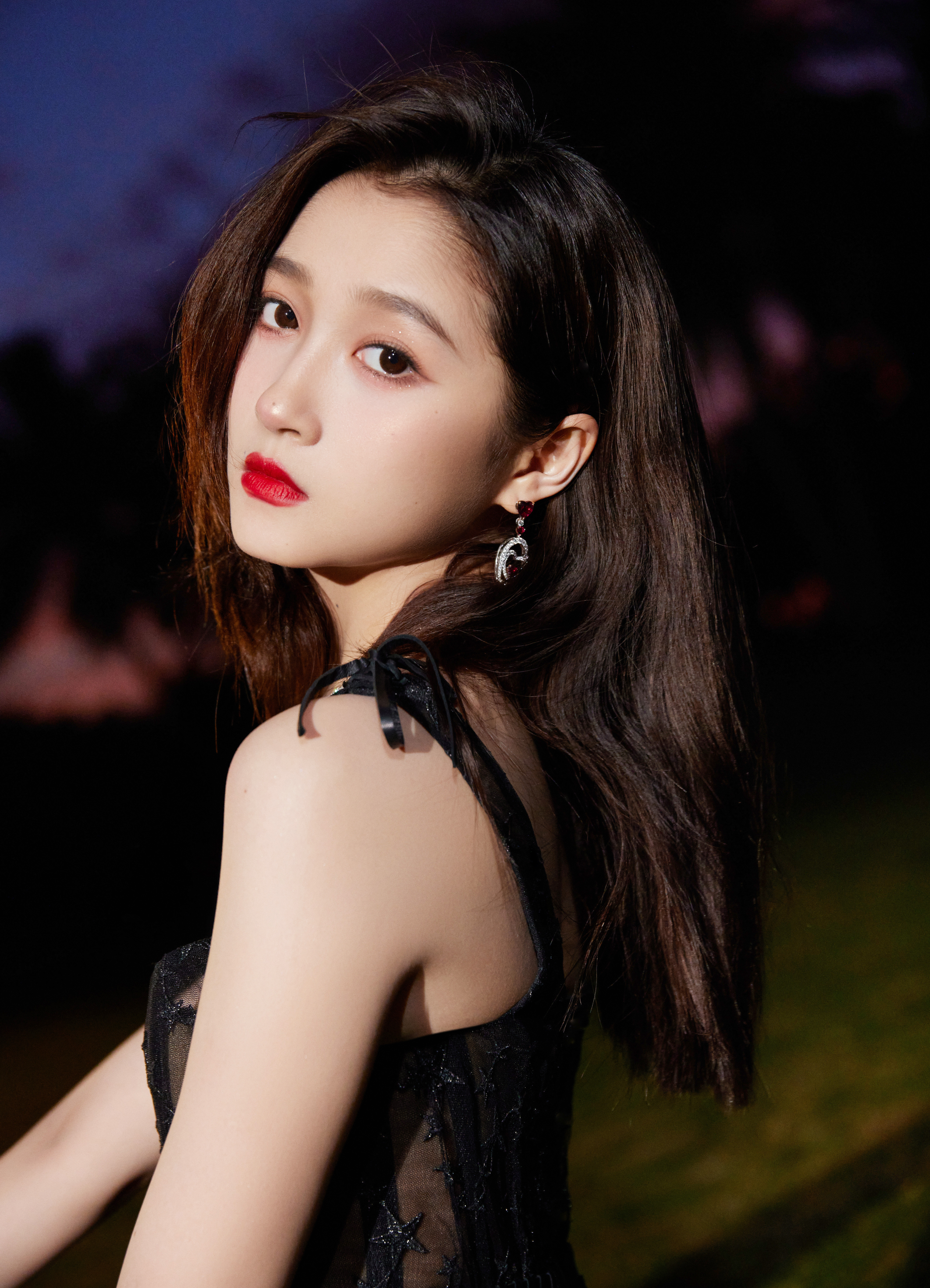 关晓彤曝关晓彤深夜去酒吧