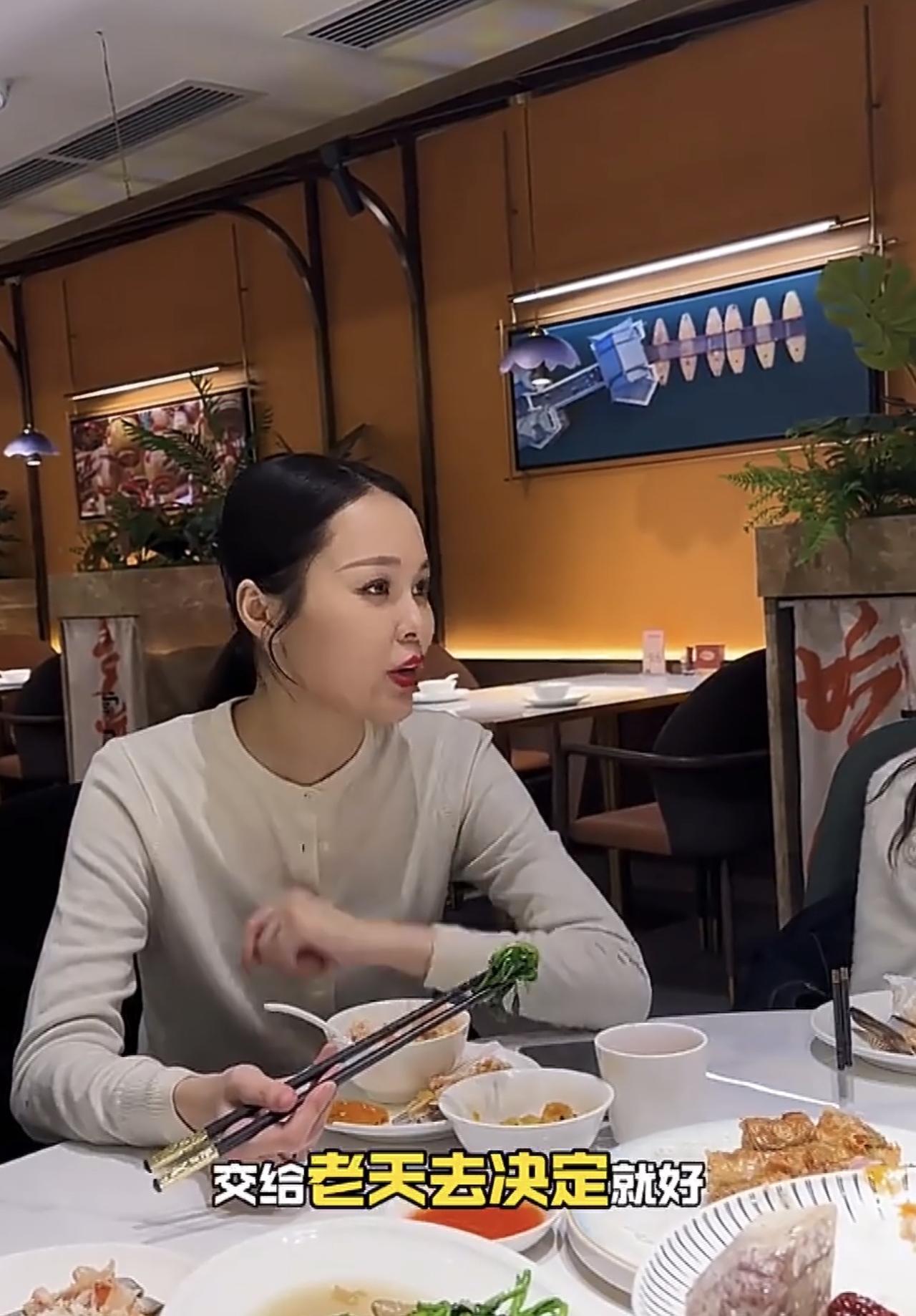 看到歌手龚爽因卵巢癌病逝的消息，我查了一下，卵巢癌原来这么“狡猾”，她和老公18